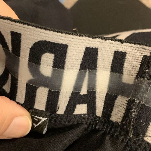 Gymshark Black High Waisted Logo Waistband Capri Leggings Size Small - Picture 5 of 9